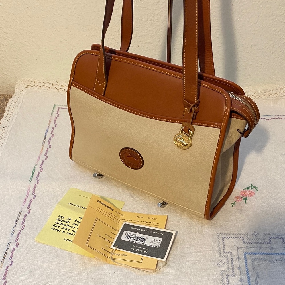 NWT Dooney & Bourke Bone & Tan Leather East/West Tote Immaculate Made in  🇺🇸